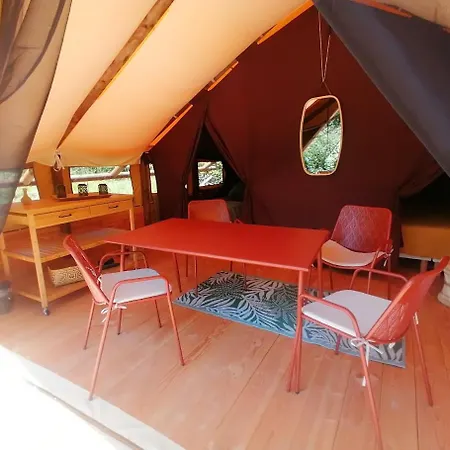 Lüks kamp alanı Robinson Aux Nuits Insolides D'agoumbat *