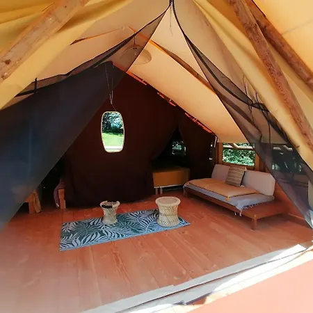 Lüks kamp alanı Robinson Aux Nuits Insolides D'agoumbat *